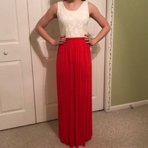 Gilli White and pink maxi dress size small